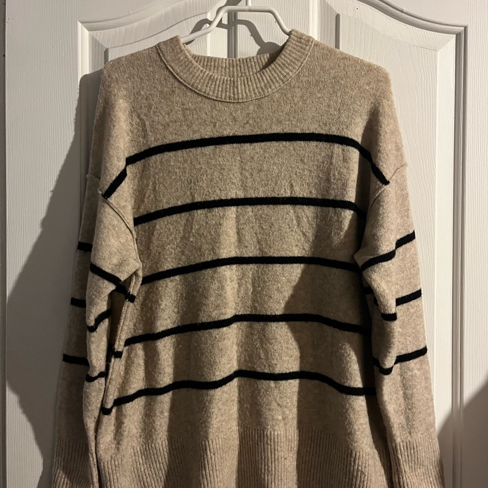 Aerie Men's Tan and Black Striped Crewneck Sweater